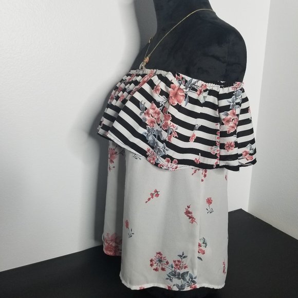 A’GACI Off The Shoulder Pink Floral Top - Picture 3 of 6